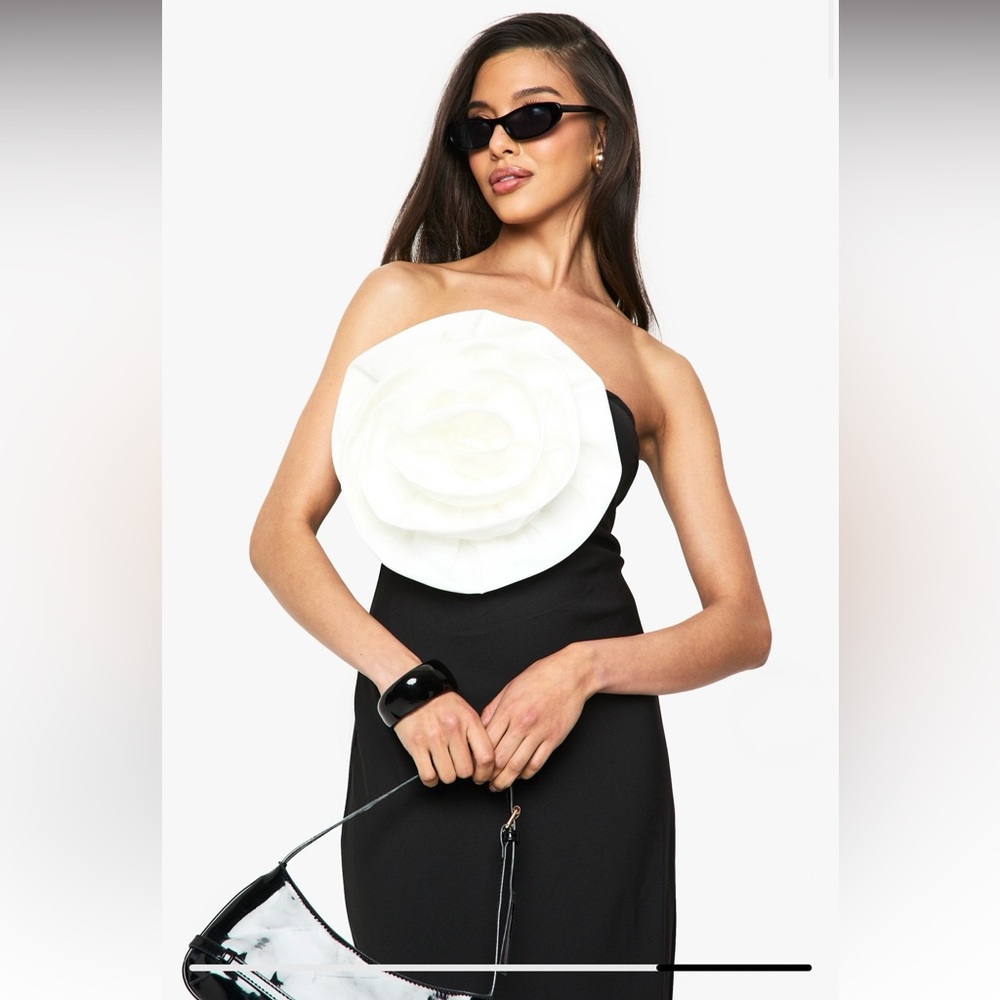 BOOHOO - ROSE DETAIL MAXI DRESS - Picture 4 of 6